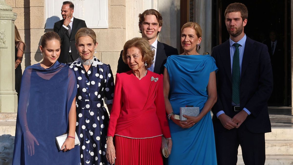 Irene, Miguel y Juan Urdangarin junto a su madre la infanta Cristina, la reina emérita Sofia y la infanta Elena en una imagen de archivo.