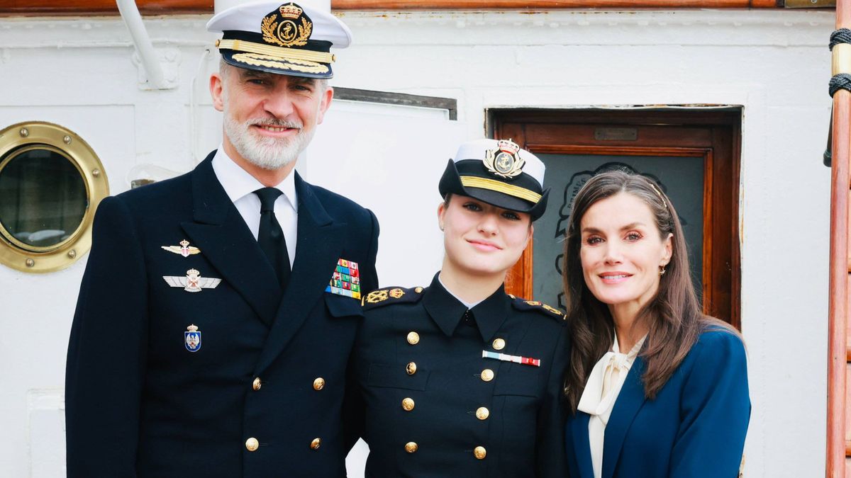 Los reyes Felipe y Letizia con Leonor el pasado 11 de enero en su despedida en Cádiz.