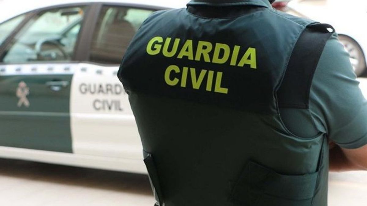 Un agente de la Guardia Civil