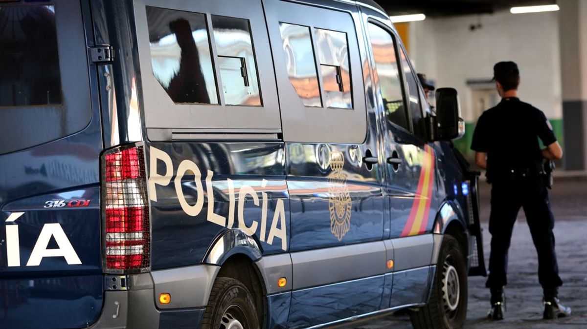 Un agente fuera de servicio detiene a un hombre tras acuchillar a su expareja en Barcelona