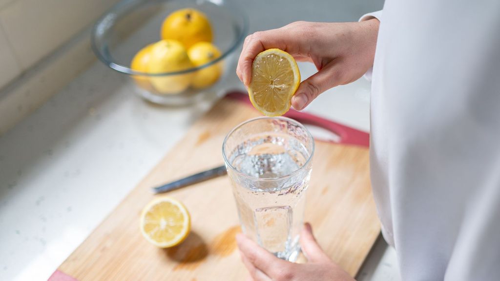 Agua con limón