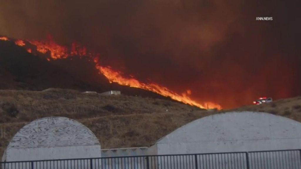 Nuevo incendio en Los Ángeles: evacúan a miles de personas ante la amenaza de las llamas