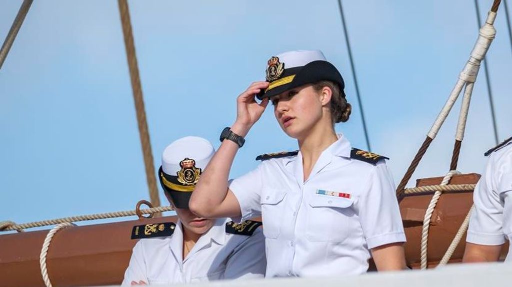 La princesa Leonor parte hacia Brasil con Elcano