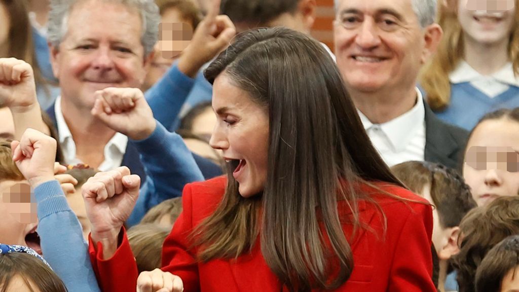 La reina Letizia, durante su acto en el CEIP Cortes de Cádiz