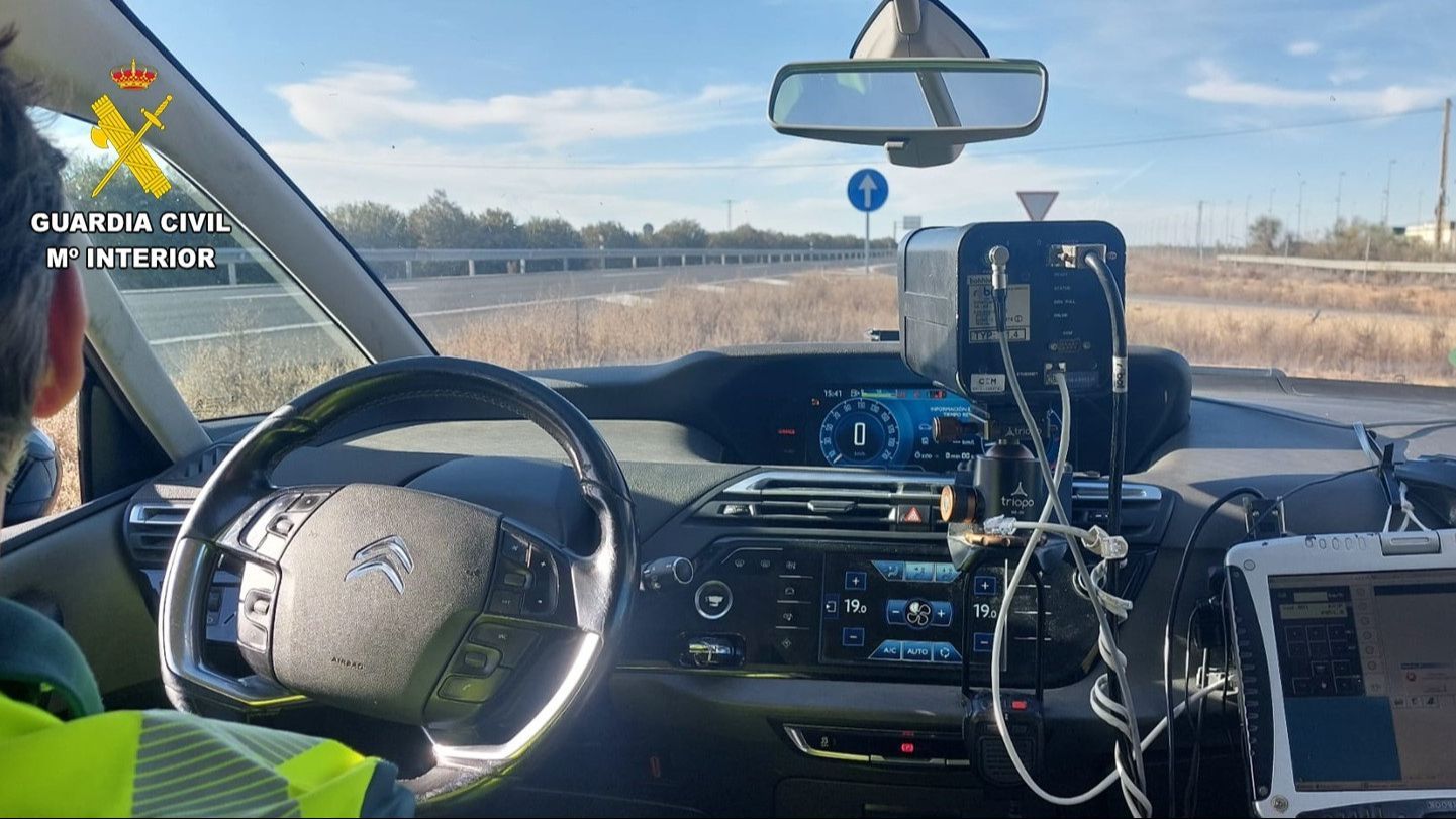 Radar de la Guardia Civil de tráfico Radar de la Guardia Civil de tráfico