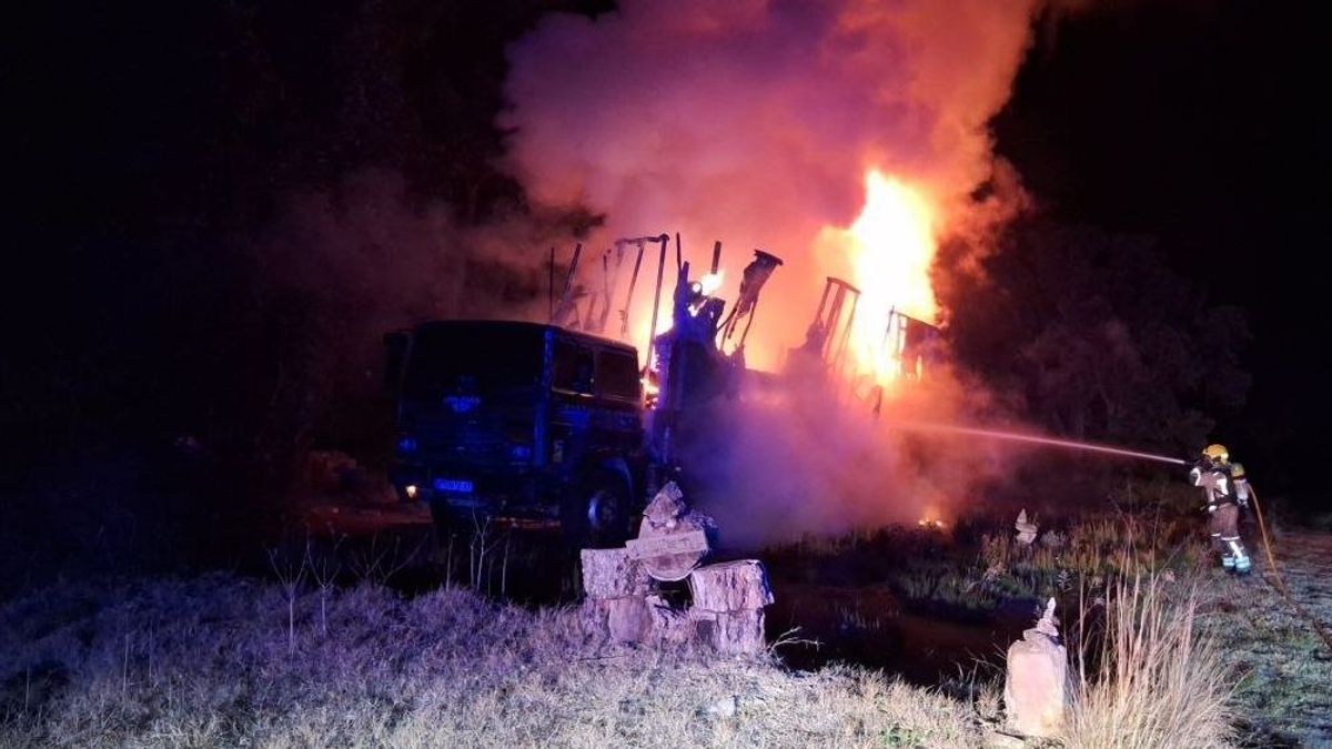 Un herido grave en el incendio de la caja de un camión en Agullana