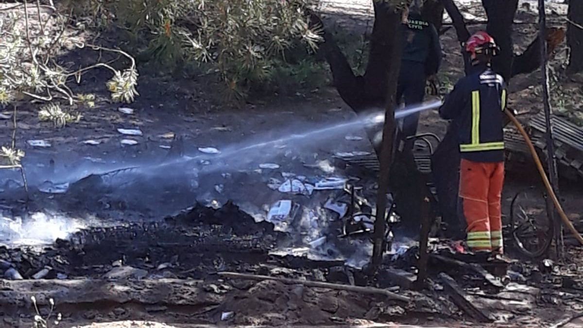 Imagen de archivo de un incendio en un asentamiento de Lucena del Puerto, Huelva