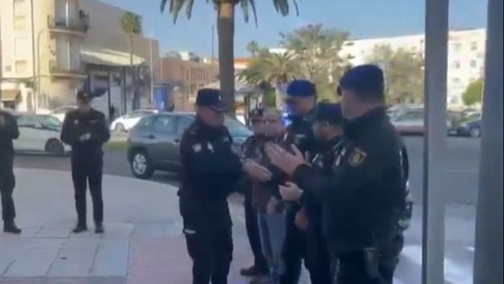 Así ha sido la conmovedora despedida en Melilla al policía José Ignacio tras 44 años de servicio