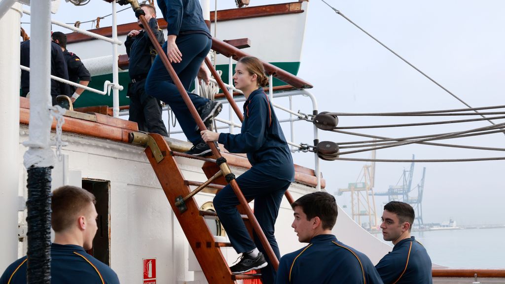 La princesa Leonor y sus companeros en Elcano