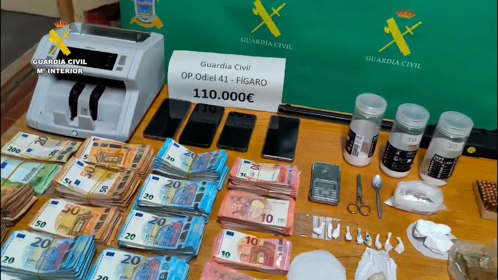 Material y dinero incautado por la Guardia Civil en Huelva