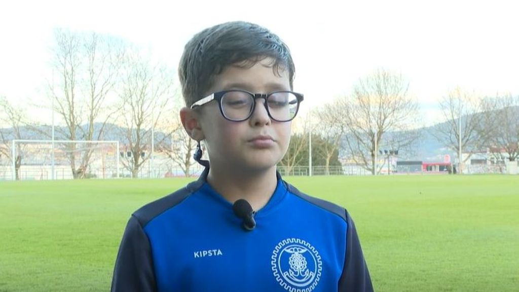 Álvaro, un niño gallego con un glaucoma congénito que lucha por jugar al fútbol