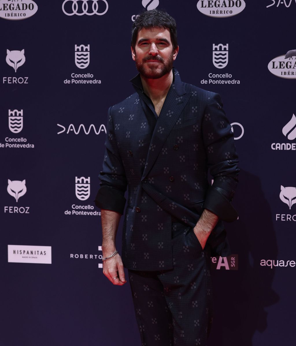 El actor Alfonso Bassave posa en la alfombra roja de los Premios Feroz 2025