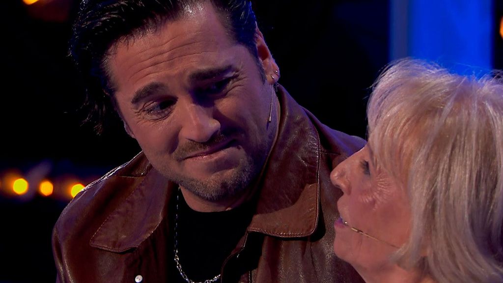 David Bustamante rompe a llorar tras sorprender a una fan que perdió a su hijo: ''Eres igual que él'' Hay una cosa que te quiero decir Temporada 1 Top Vídeos 16