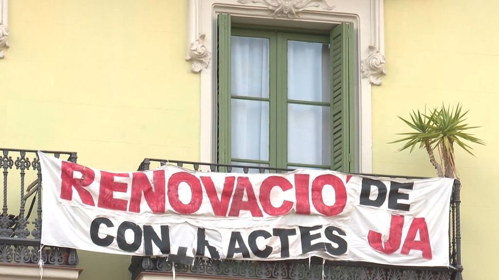 Pancarta reivindicativa en la Casa Orsola de Barcelona