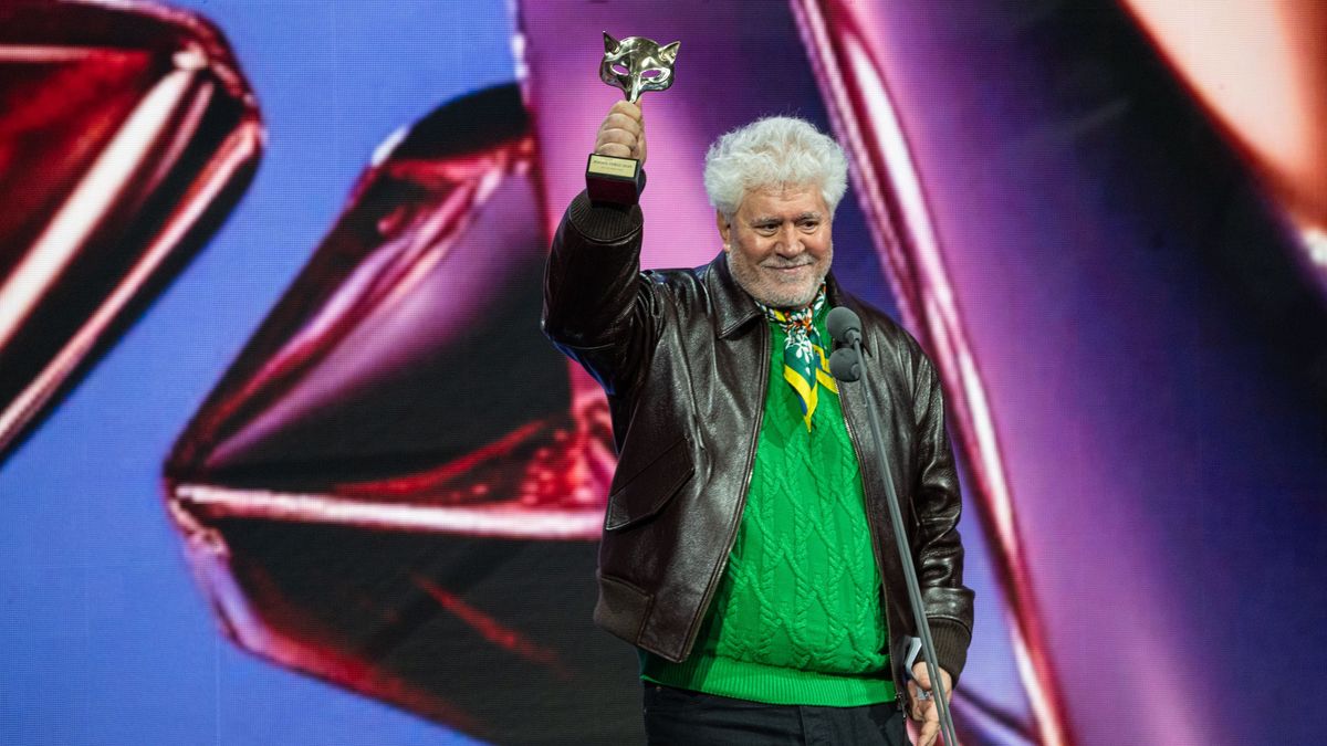 Pedro Almodóvar, Premio Feroz a mejor dirección por 'La habitación de al lado', dedica el galardón a Marisa Paredes