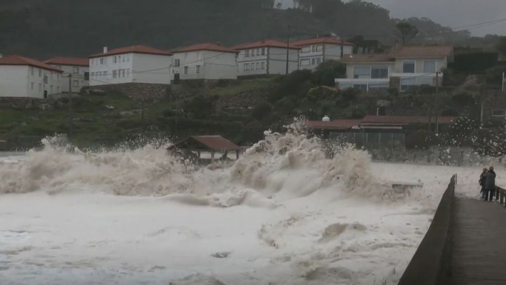 Galicia, arrasada por el temporal: más de 1.600 incidencias  y 1.000 rayos