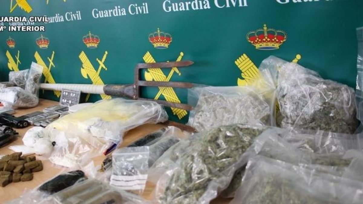 Imagen de la droga y otros elementos incautados por la Guardia Civil de Cantabria en la operación 'GADUS' GUARDIA CIVIL