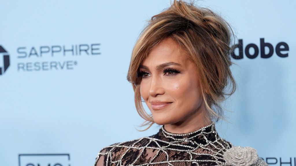 Jennifer Lopez y su vestido de "tela de araña", al detalle