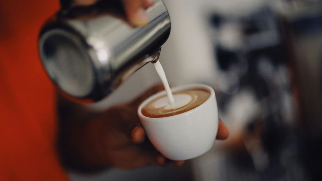Preparación de un café con leche