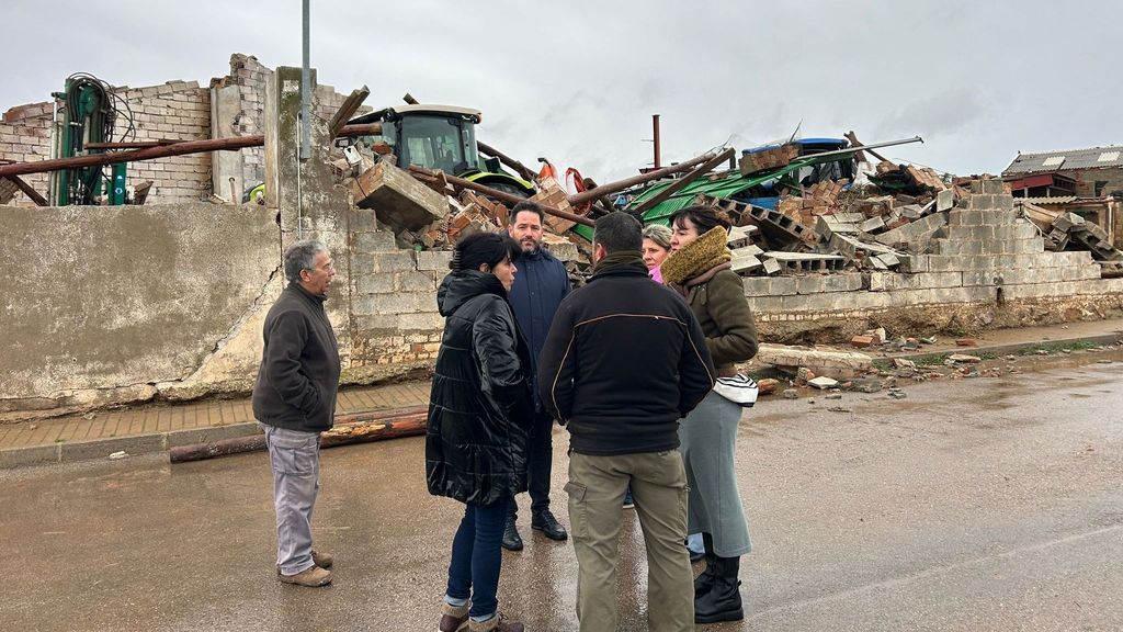 La alcaldesa de Torre Juan Abad, Ciudad Real, visita las zonas afectadas por la borrasca Herminia