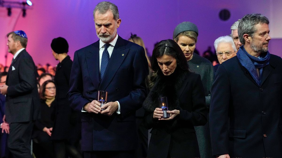 Los reyes haciendo su ofrenda