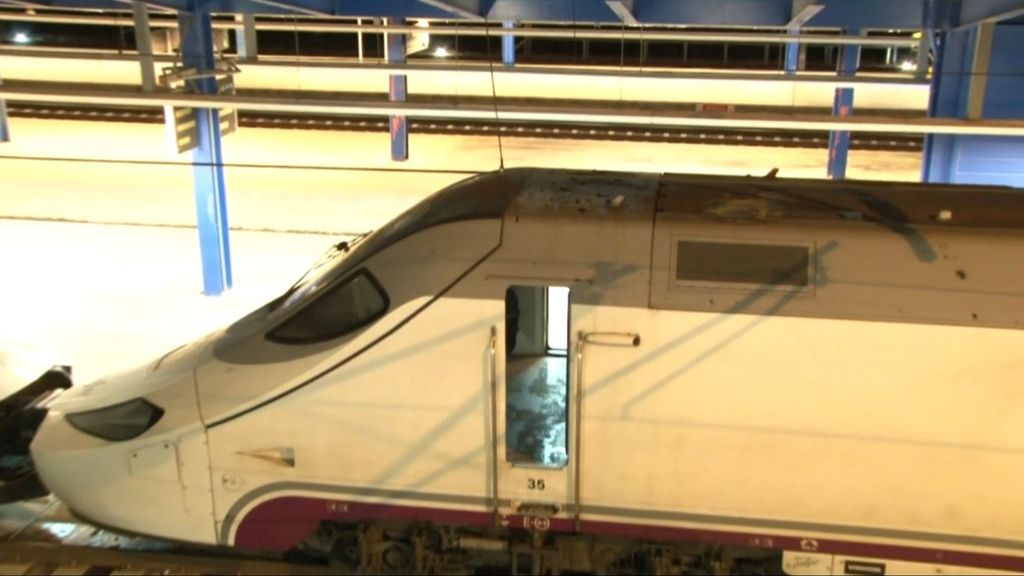 El joven electrocutado en la estación Lleida-Pirineus y su acompañante habrían intentado hasta en dos ocasiones acceder a los trenes