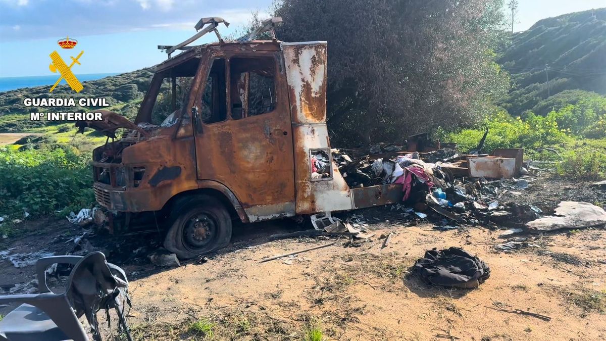 Estado de la autocaravana en la que hallaron muerta a una mujer en San Roque tras ser asesinada