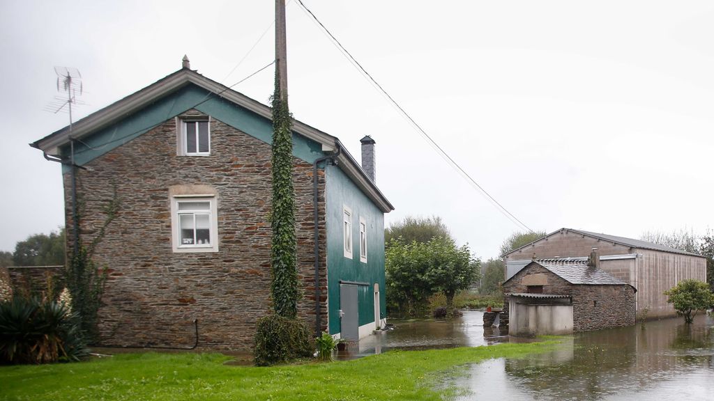 Imagen de archivo del tendido eléctrico de una vivienda en Abadín, Lugo