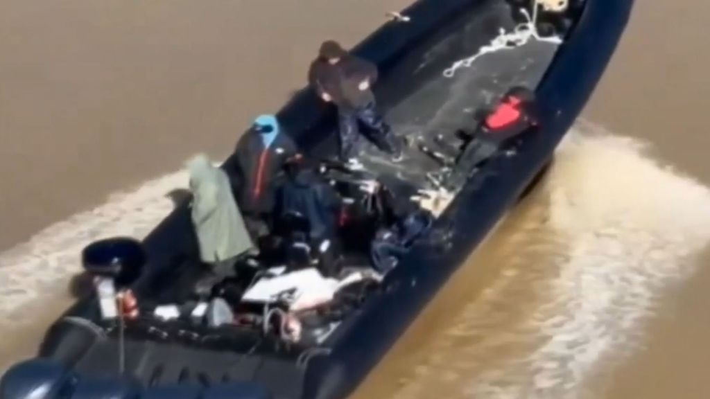 El temporal afecta a las narcolanchas: buscan refugio en el Guadalquivir y se esconden a plena luz del día