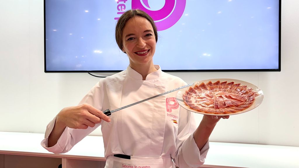Raquel Acosta da tres claves para aprender a cortar bien el jamón en casa