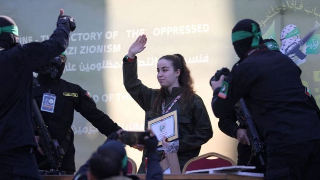 Hamás libera a otros ocho rehenes y repite el mismo espectáculo