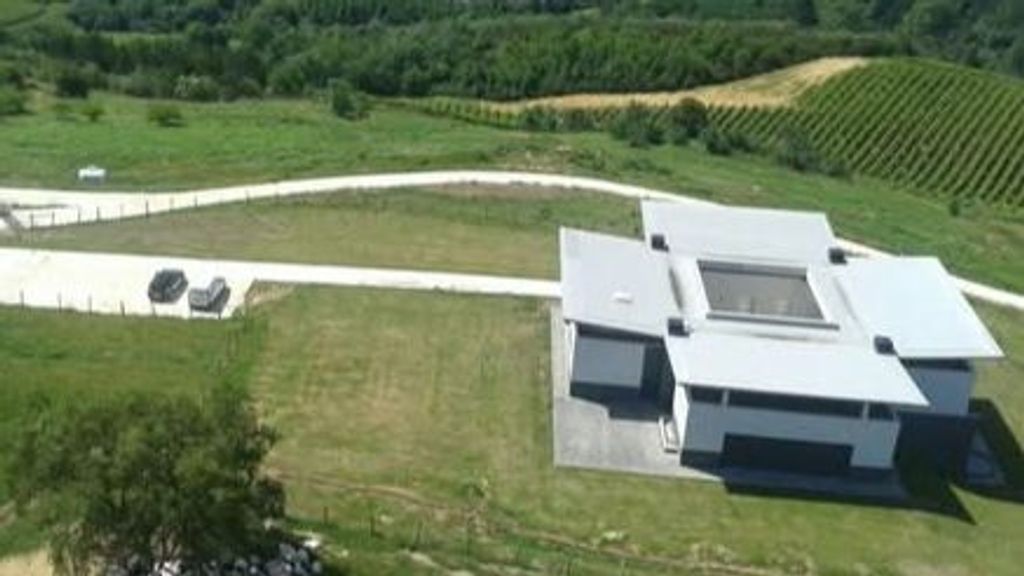 El chalé pertenece a una exedil del PNV en Zarautz