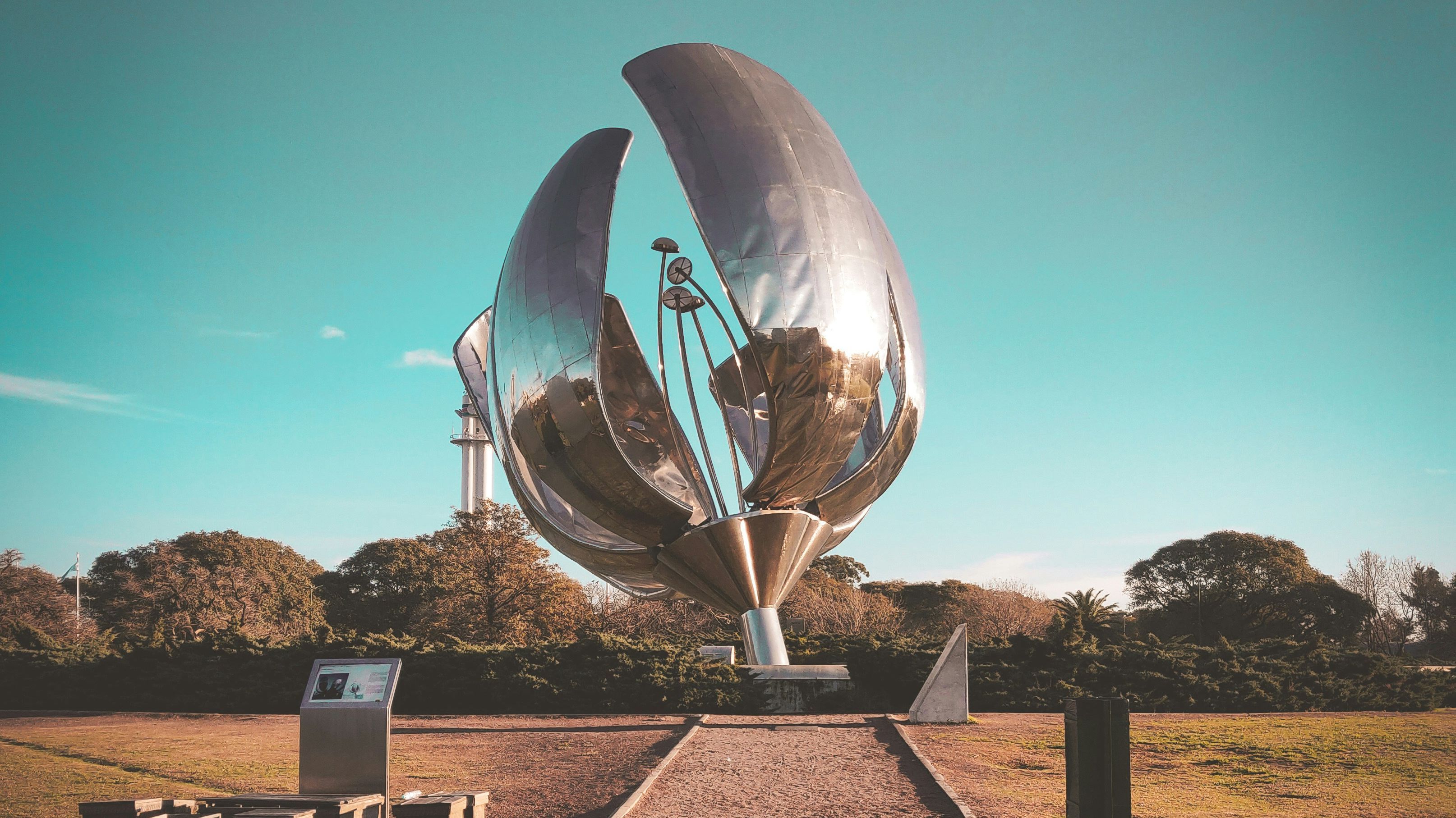 Escultura Floralis Genérica en Plaza de las Naciones Unidas, Buenos Aires