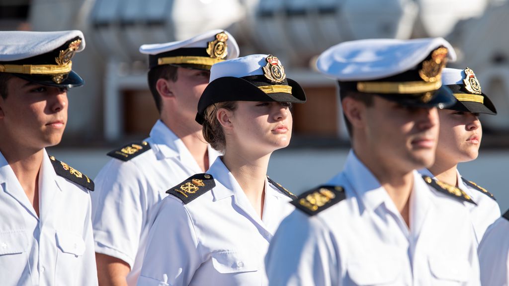 La princesa Leonor y sus compañeros guardamarinas en Gran Canaria