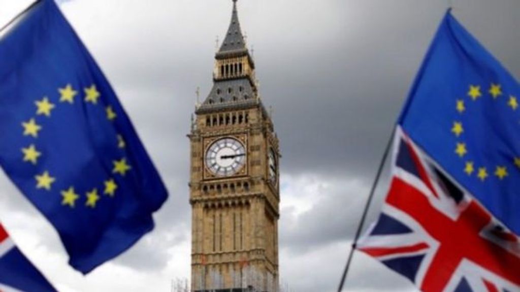 Banderas de la Unión Europea y de Reino Unido en un acto contra el Brexit