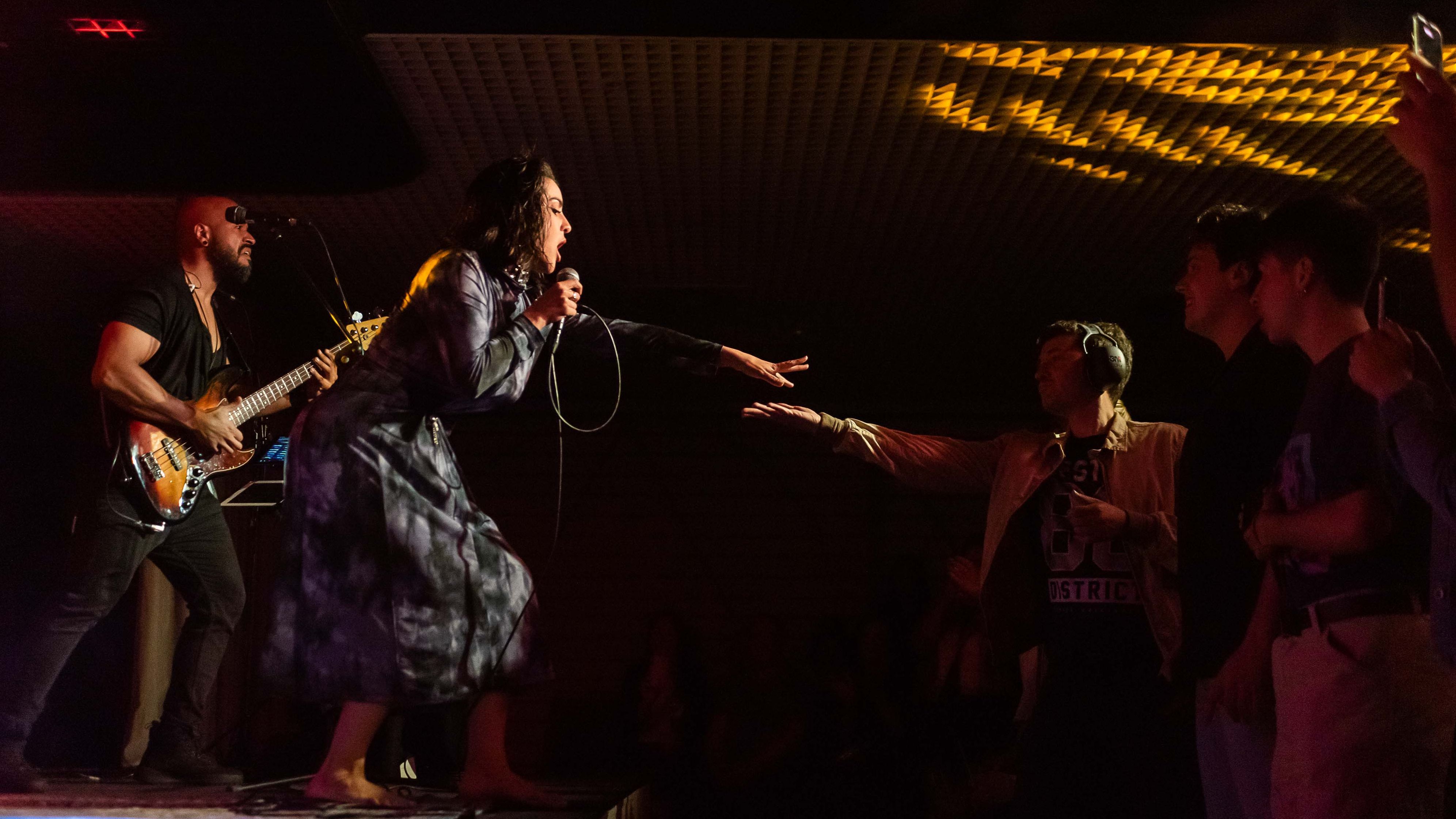 Imagen de una actuación en Intims