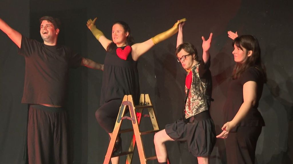 La obra 'Amor amar' rompe las barreras del teatro: "Es una obra de arte, facilita la expresión de sentimientos"
