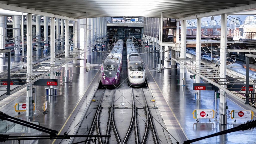 Los trenes Avril que unen Madrid con Galicia y Asturias, parados por un fallo informático