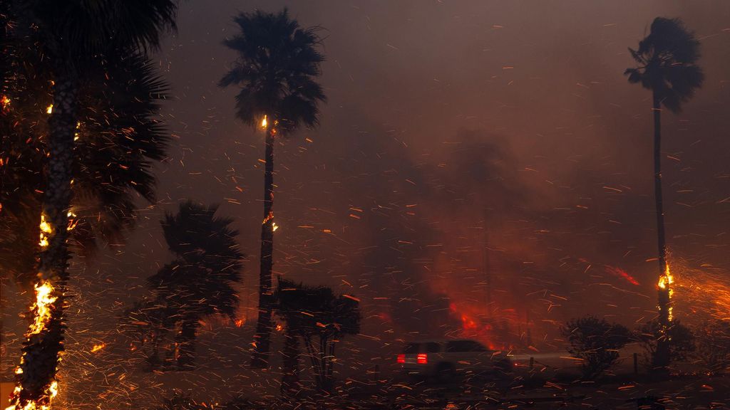 California, en estado de emergencia por varios incendios que afectan a Los Ángeles