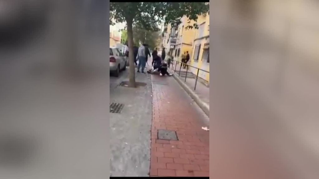 Agreden en plena calle a dos policías de paisano que intervinieron en una pelea en Alicante