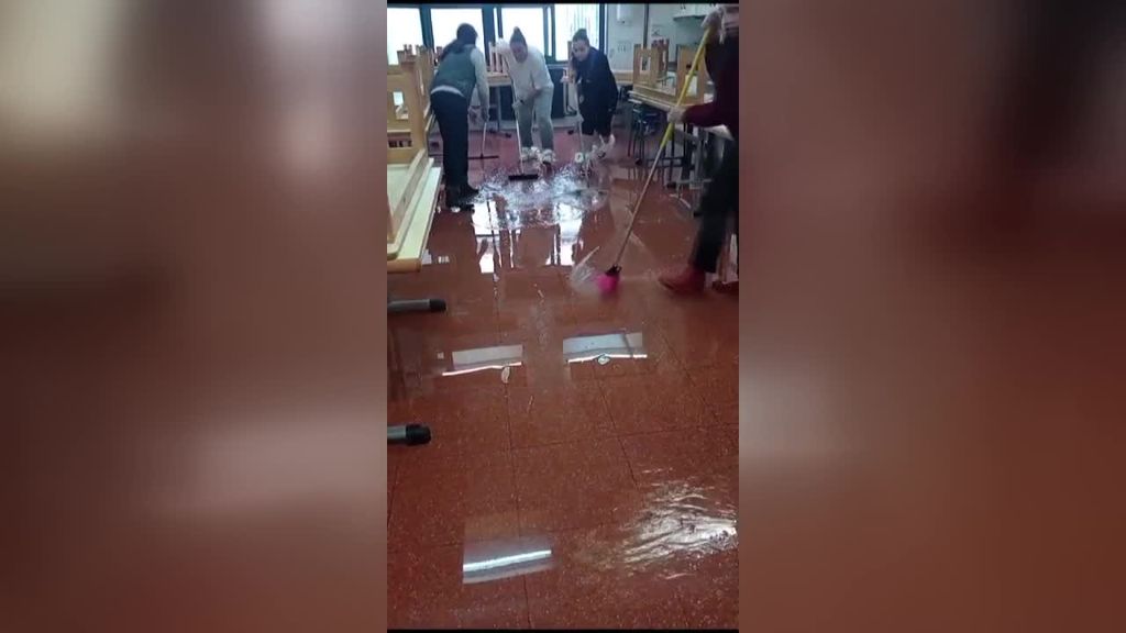 Una tromba de agua anega Santiago de Compostela el día de la vuelta al colegio tras las vacaciones