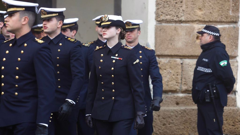 La Princesa Leonor, junto al resto de guardiamarinas del buque escuela