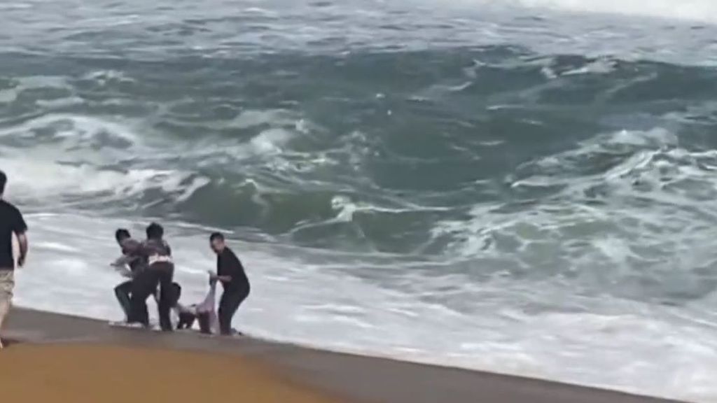 Así fue el rescate angustioso de una niña tras caer al mar