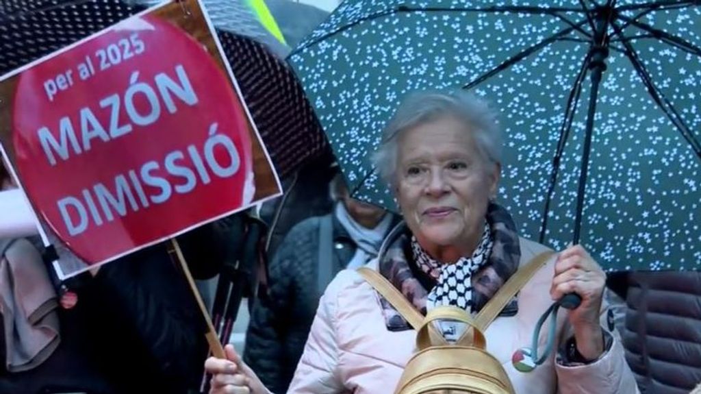 Cuarta manifestación en Valencia para exigir la dimisión de Mazón por la DANA