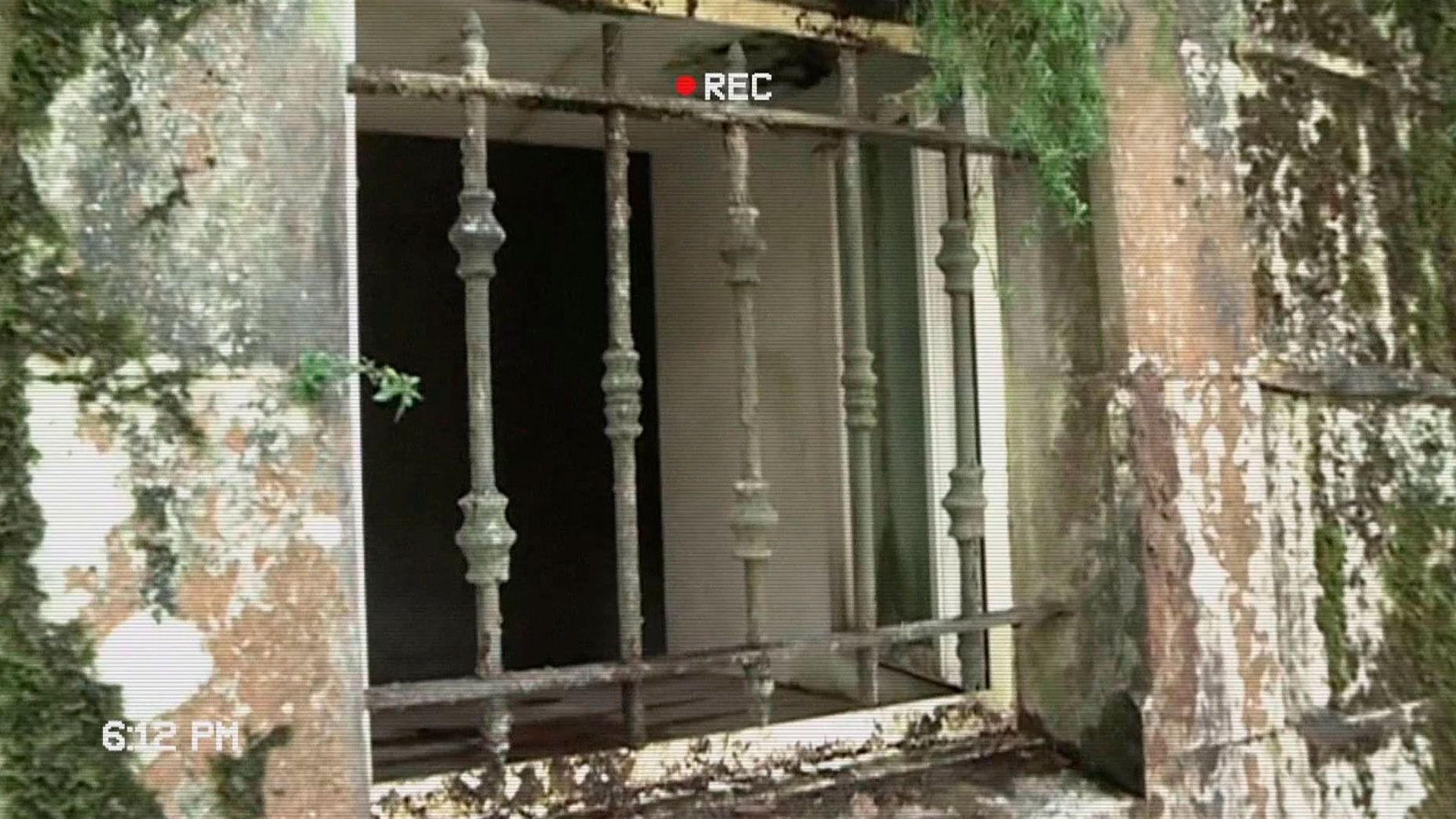 Iker y Carmen pasan la noche en un hotel encantado de Cantabria: "Nos dieron la habitación de la joven Margarita" - Cuarto Milenio