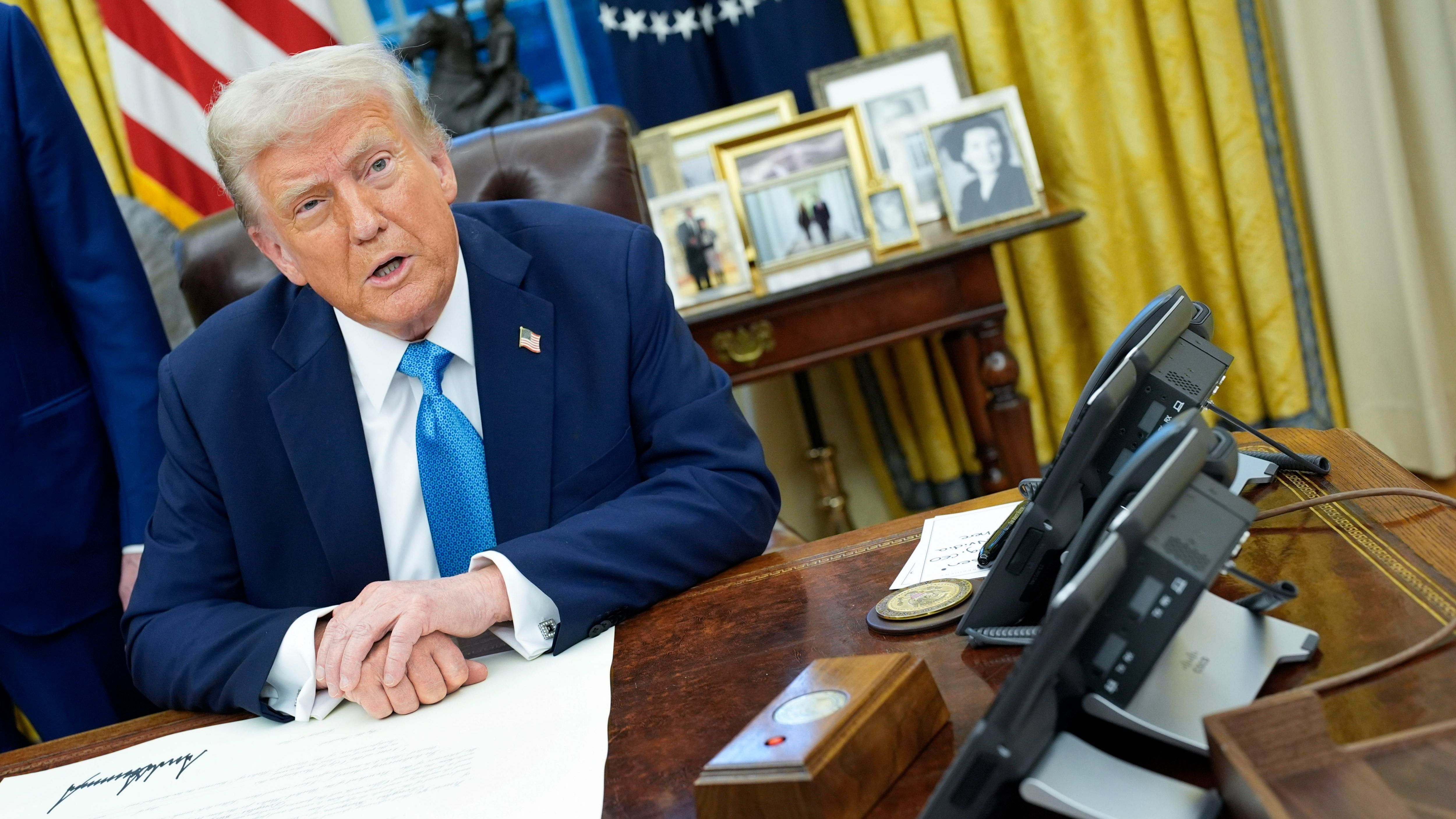 Donald Trump firma las órdenes ejecutivas para imponer aranceles a México, Canadá y China