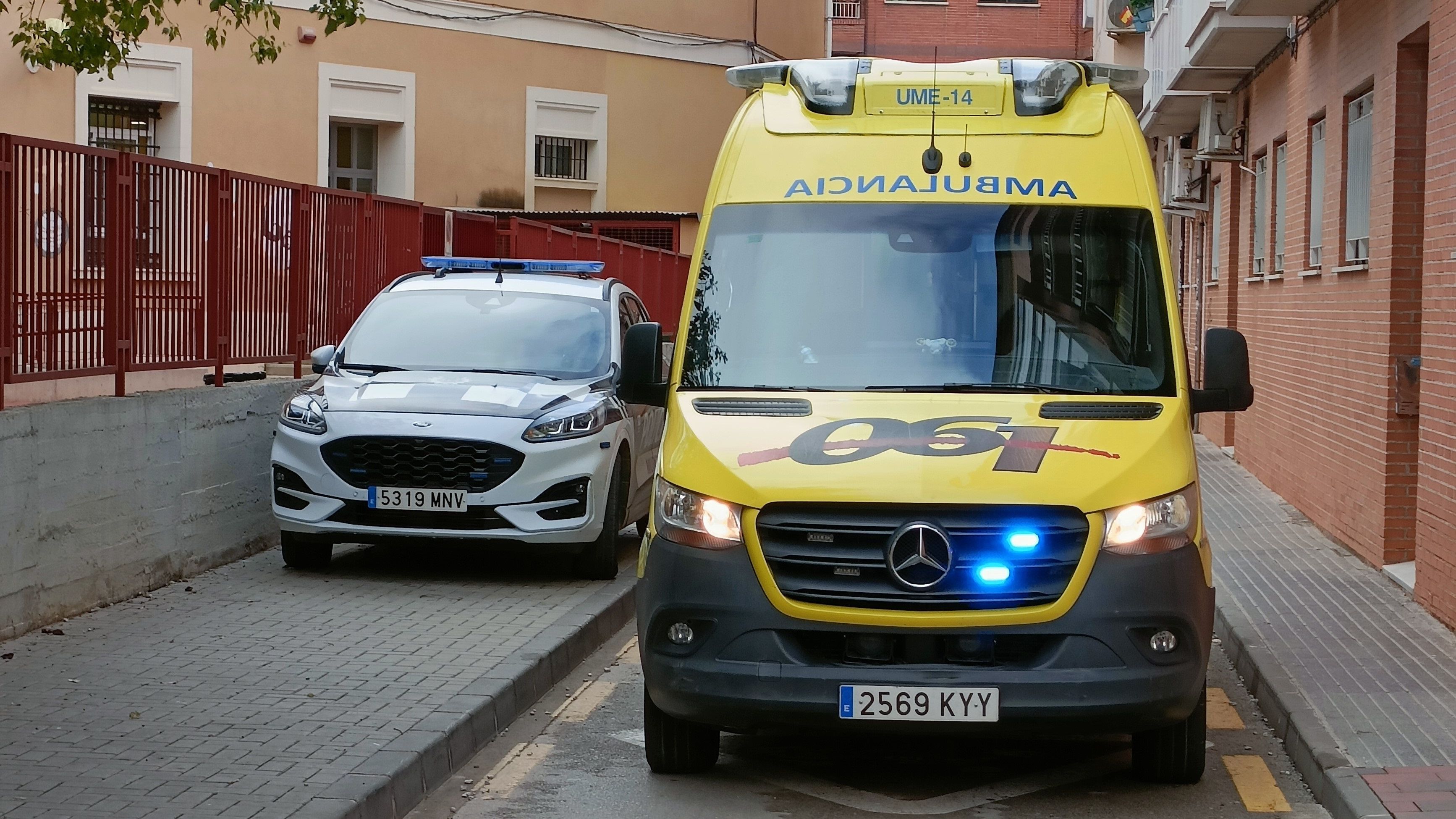 Policía Local de Murcia y ambulancia '061'