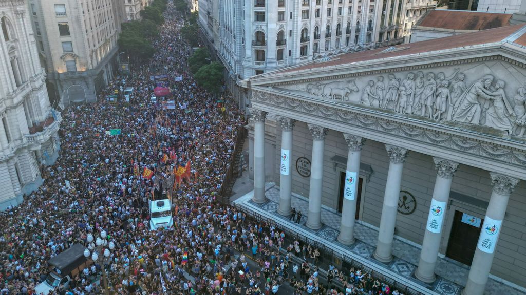 Una marcha antirracista y antifascista en Argentina protesta contra las declaraciones de Javier Milei