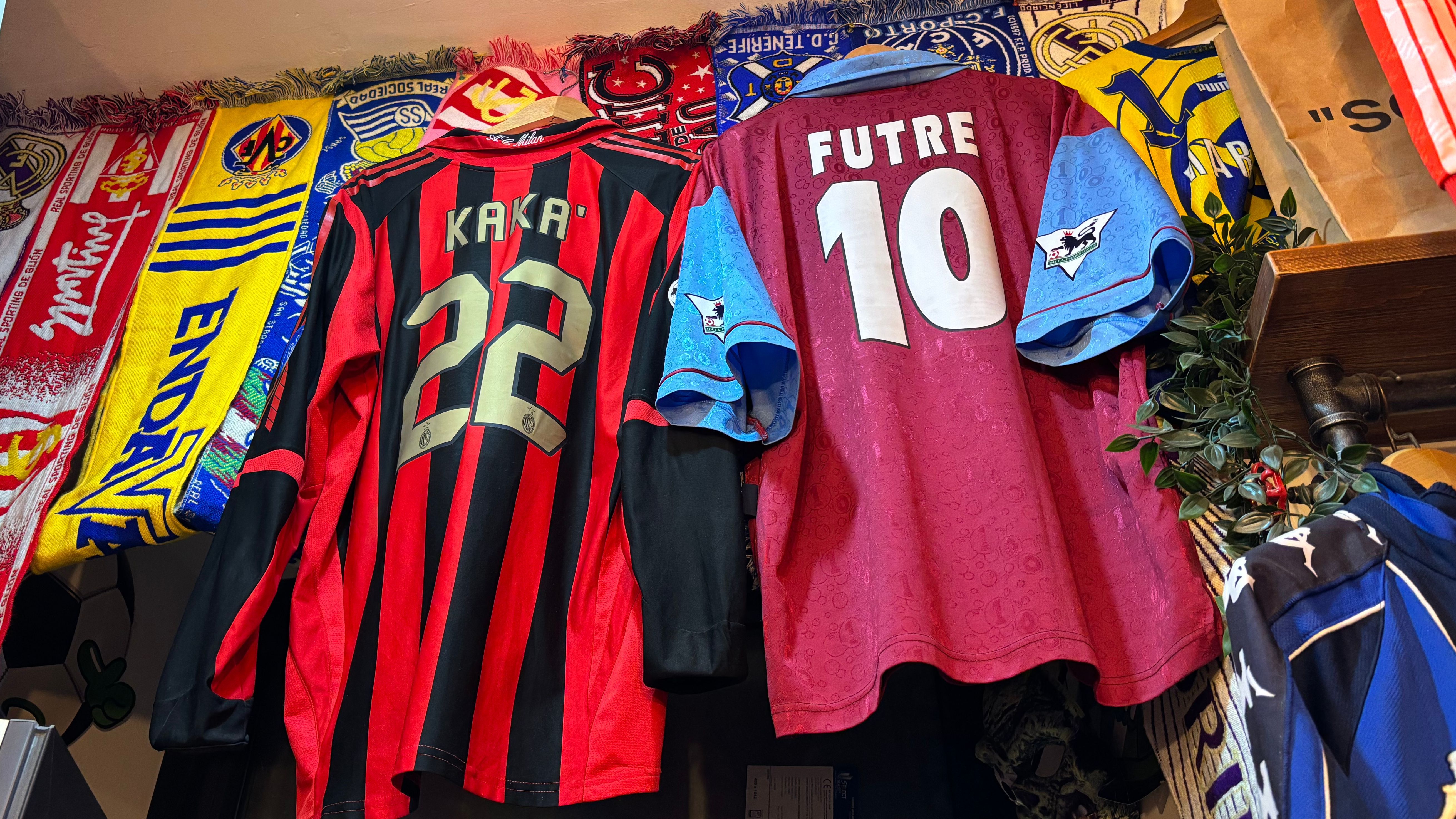 Camisetas vestidas por jugadores como Kaká o Futre