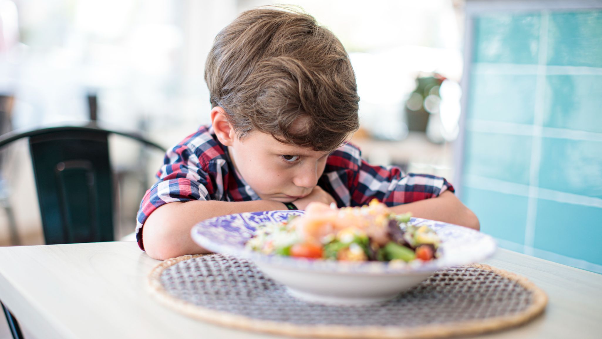 ¿Cómo hacer que tu hijo se porte mejor a través de lo que le das de comer? - Gastro